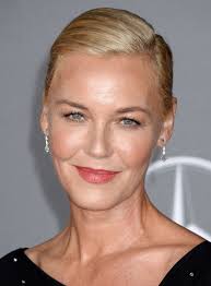 How tall is Connie Nielsen?